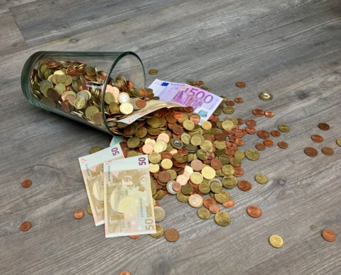 El tratamiento de las propinas en el ámbito del Impuesto de Sociedades y del IVA