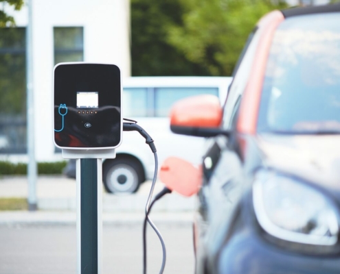 Foto de un coche eléctrico para el artículo "Nuevas ventajas fiscales para la compra de coches eléctricos" escrito por Luis Tomás Romo Casas, de Ponter Abogados y Asesores